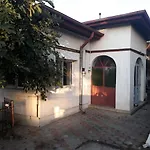 Tobyta nu primesc santieristi si petrecareti