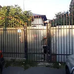 Tobyta nu primesc santieristi si petrecareti